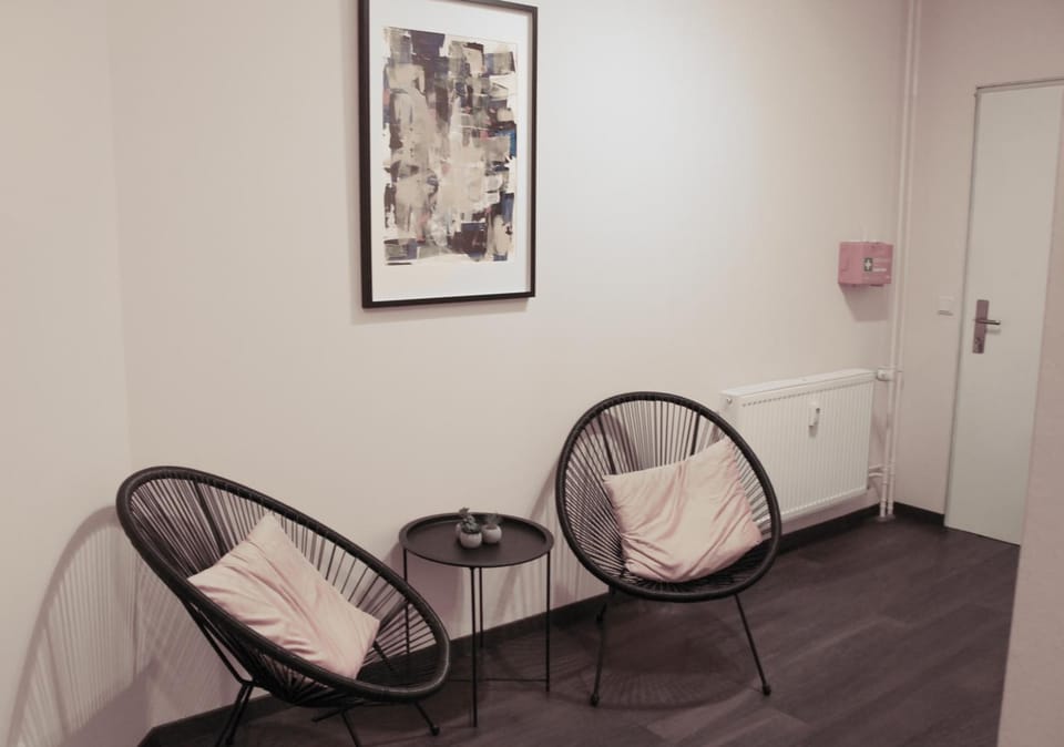 Seating area, internet