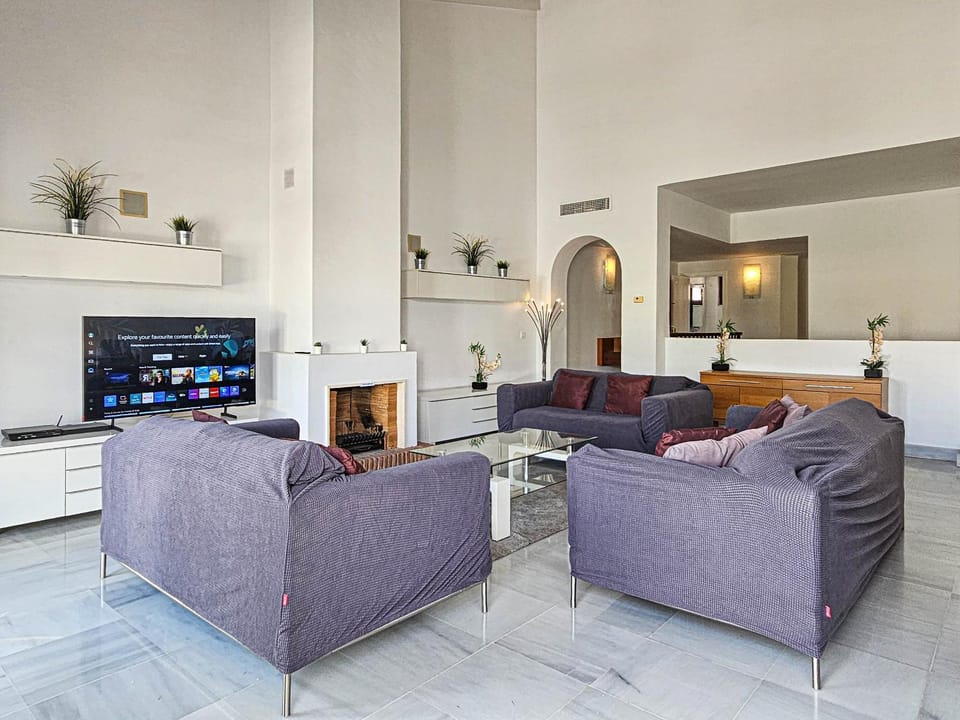 Communal lounge/ TV room, Living room