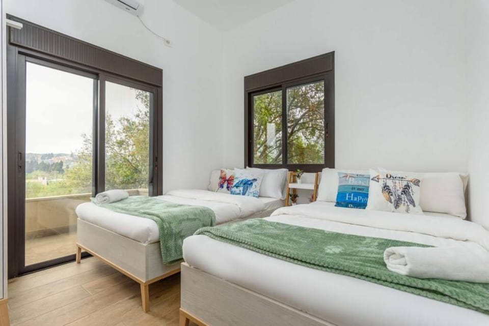 Bed, View (from property/room), Balcony/Terrace, Photo of the whole room, Bedroom, towels, air conditioner