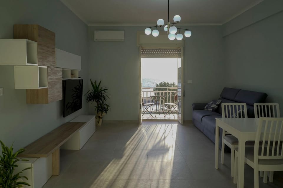 Day, Natural landscape, TV and multimedia, Living room, Seating area, Sea view, air conditioner