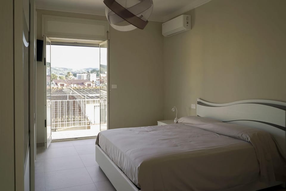 Balcony/Terrace, Bedroom, air conditioner
