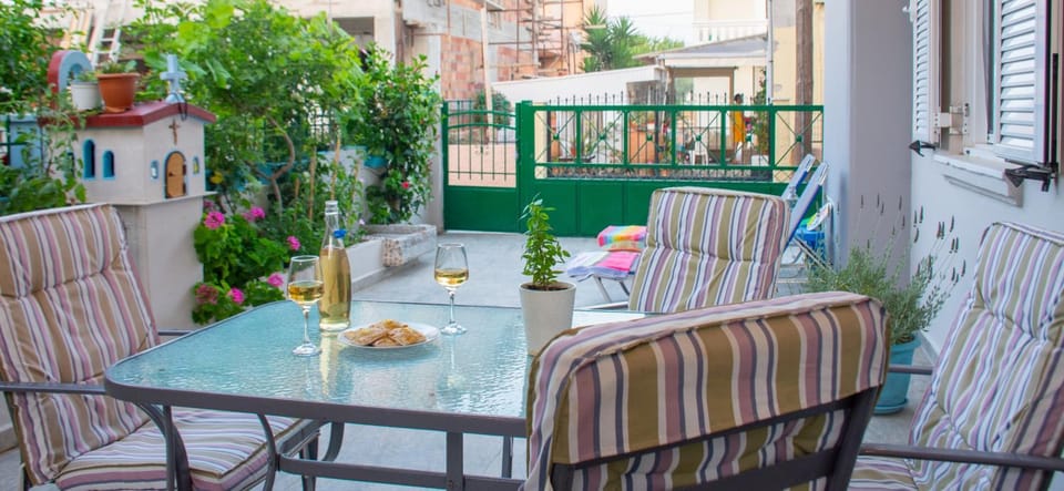 Patio, Day, View (from property/room), Balcony/Terrace, Seating area, Dining area