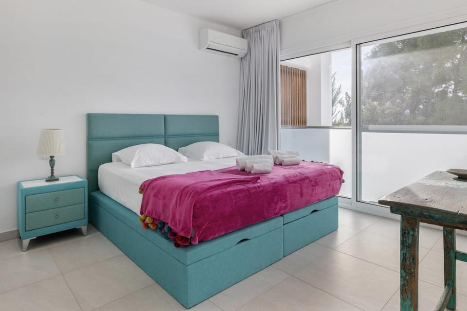 Elevated Living: 5 Br Villa in Ibiza City, 1275 Villa in Ibiza