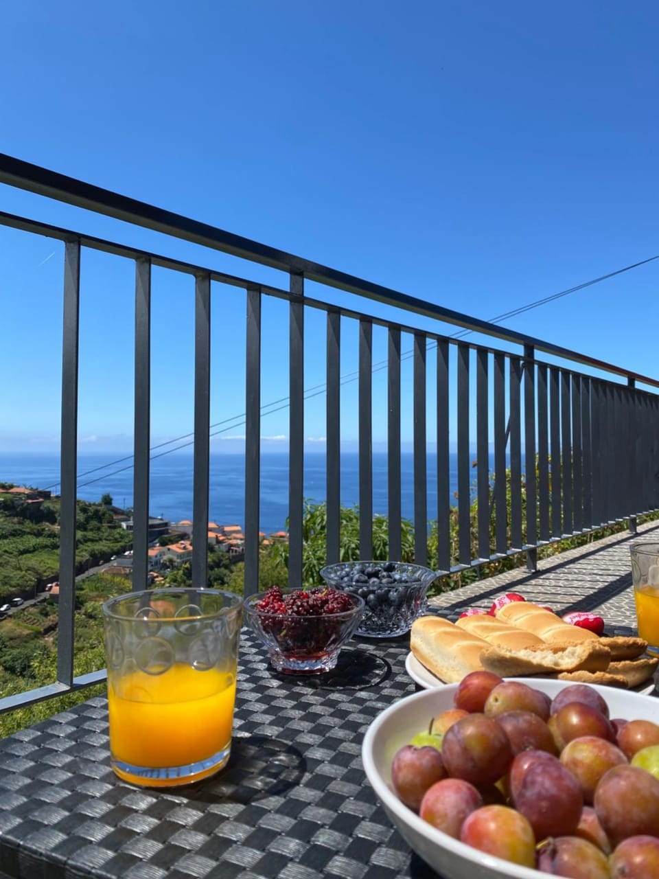 Natural landscape, View (from property/room), Balcony/Terrace, Food and drinks, Sea view