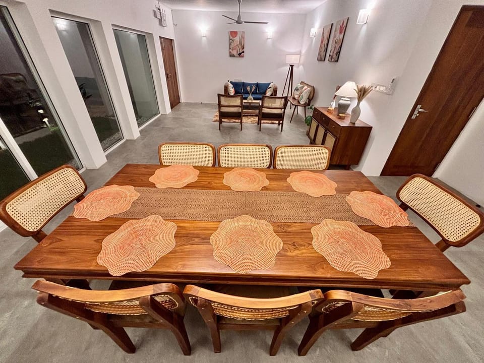 Seating area, Dining area