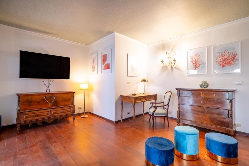 TV and multimedia, Living room, Seating area