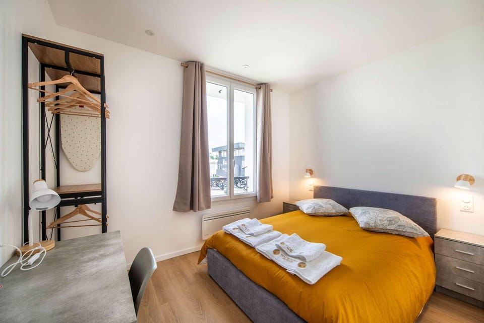 Bed, Photo of the whole room, Bedroom, towels, wardrobe