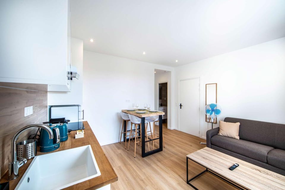Kitchen or kitchenette, Living room, Photo of the whole room, Seating area, Dining area
