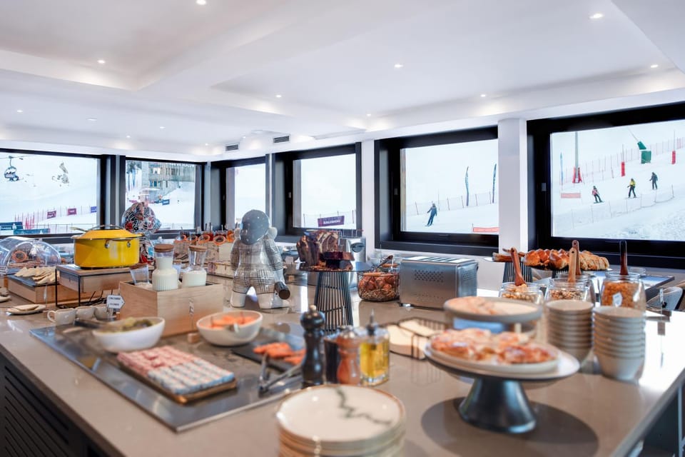Restaurant/places to eat, Food and drinks, Breakfast, Buffet breakfast