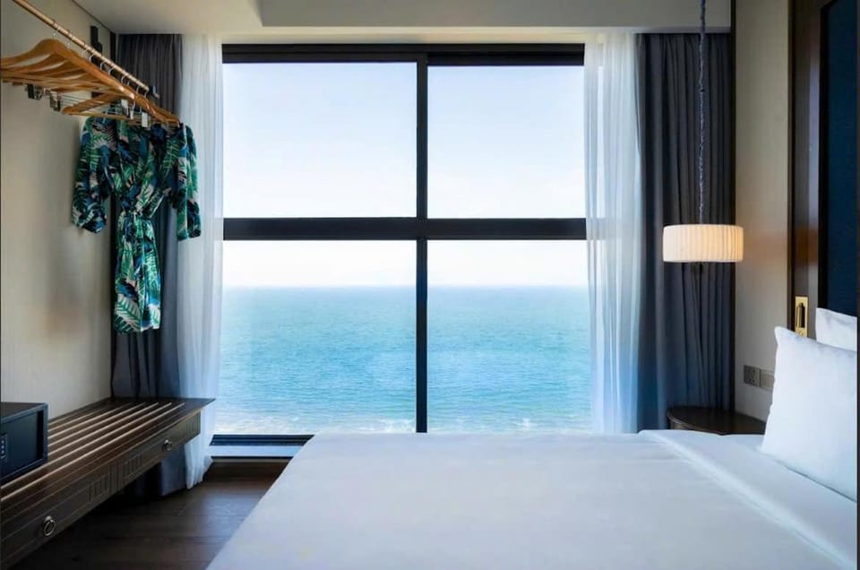 Photo of the whole room, Bedroom, Sea view