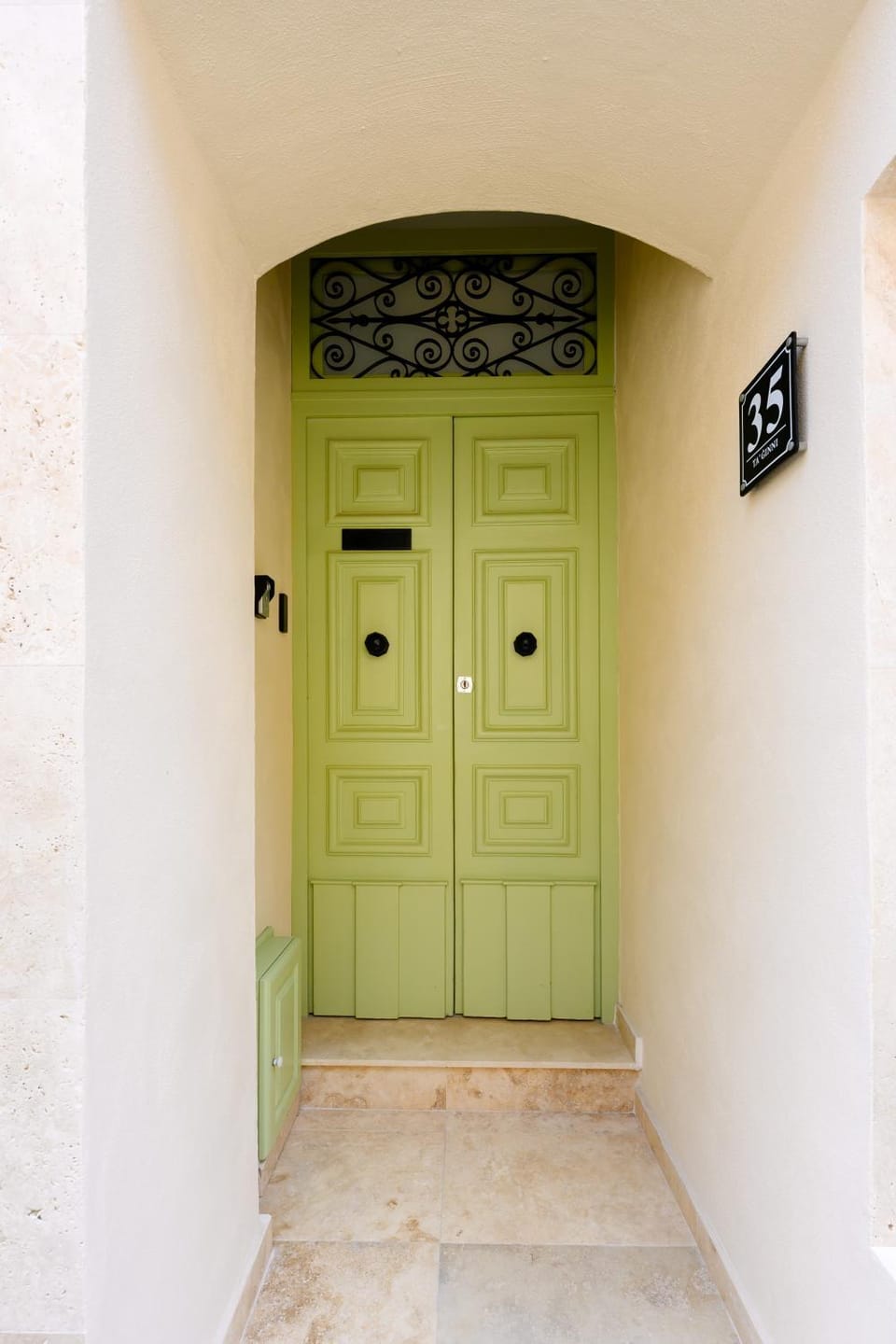Facade/entrance