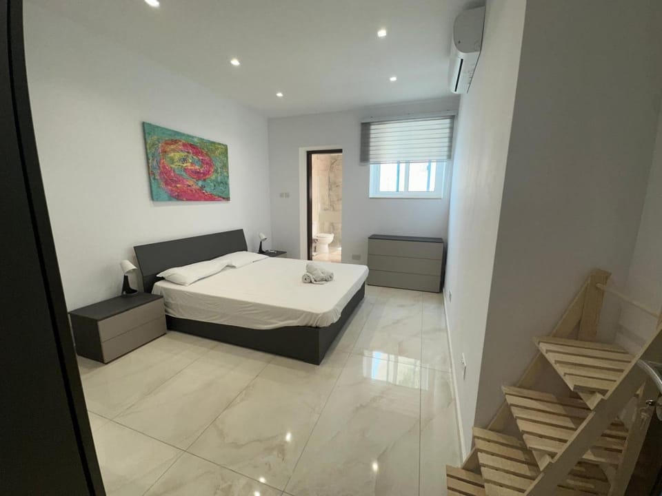 Central Bedroom en-suite, Sliema Vacation rental in Sliema
