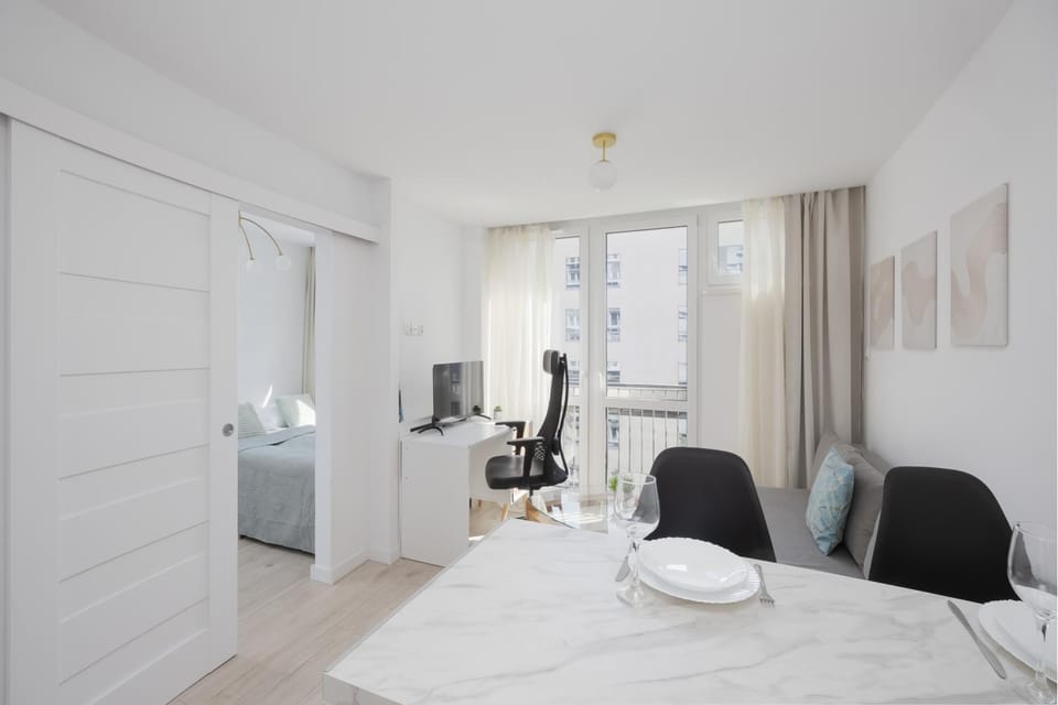 TV and multimedia, Living room, Seating area, Bedroom