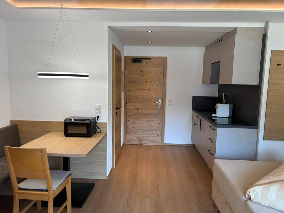 Bed, Kitchen or kitchenette, Photo of the whole room, Seating area, Dining area, Bedroom