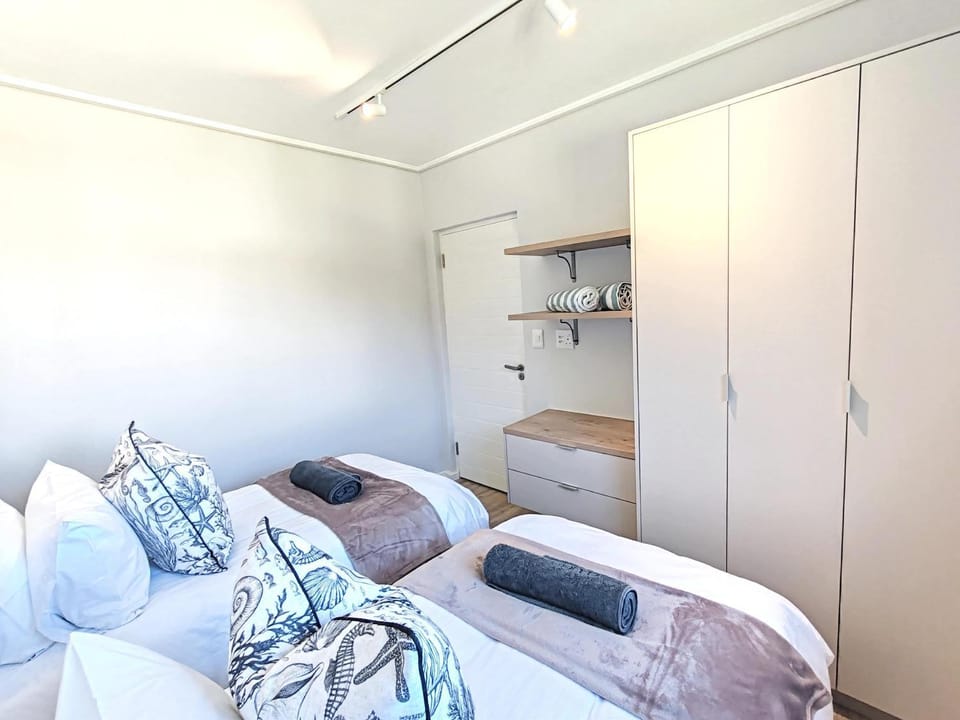 Wavescapes Hang Ten Stay Apartment in Cape Town