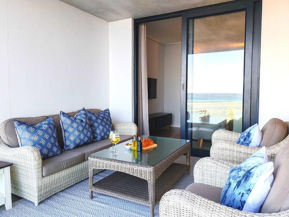 Wavescapes Hang Ten Stay Apartment in Cape Town