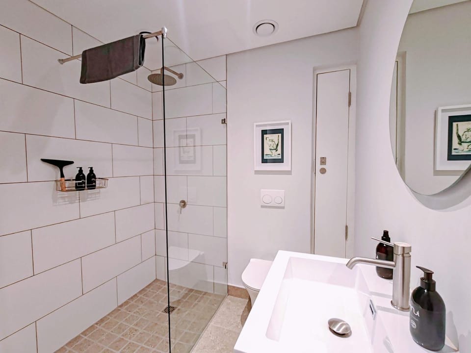 Wavescapes Tides Stay Apartment in Cape Town