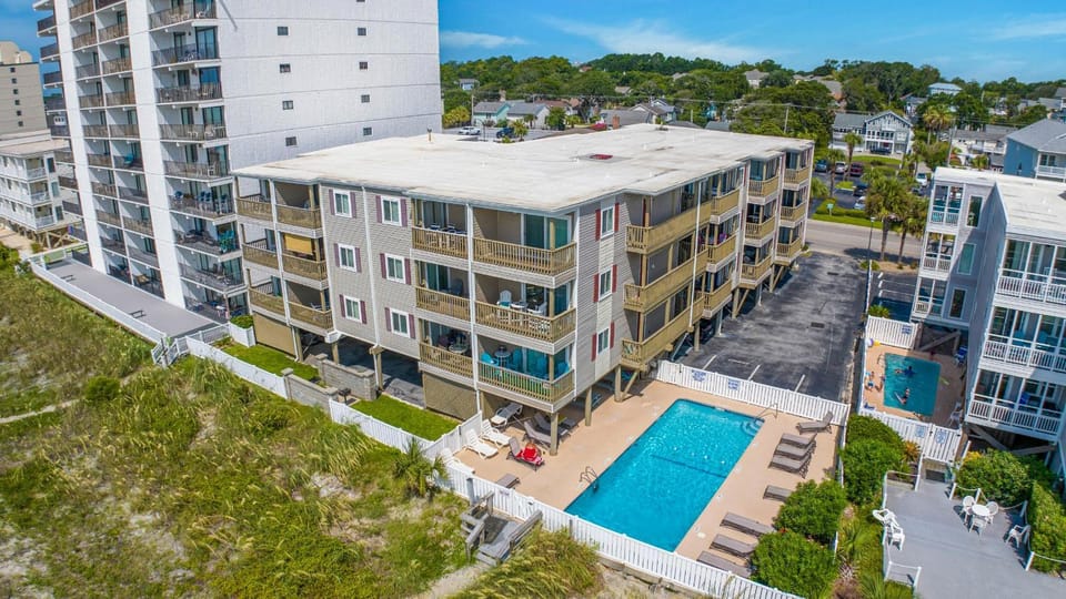 Beach Escape Top Location w Pool House in North Myrtle Beach