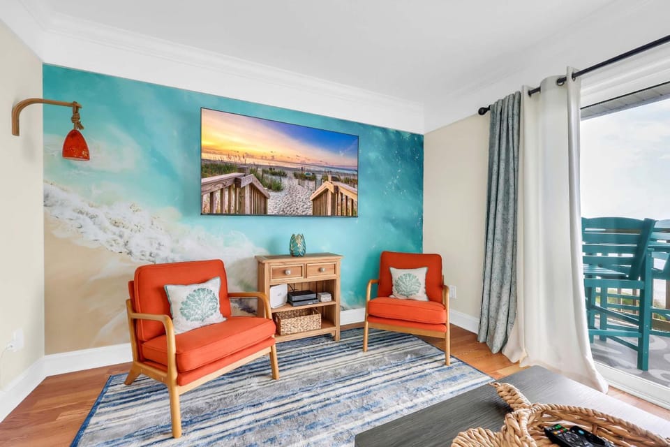 Beach Escape Top Location w Pool House in North Myrtle Beach