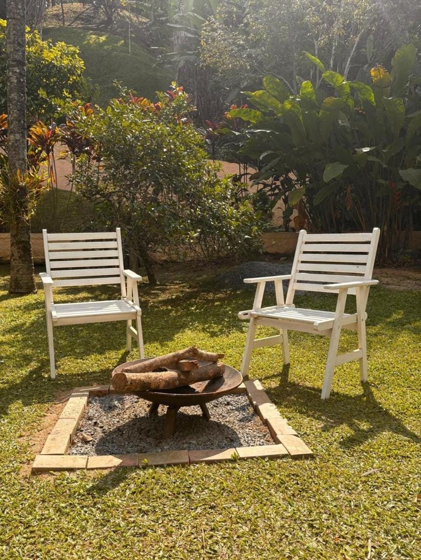 Casa de Campo com Lago e Jardim - Pet-Friendly House in Miguel Pereira