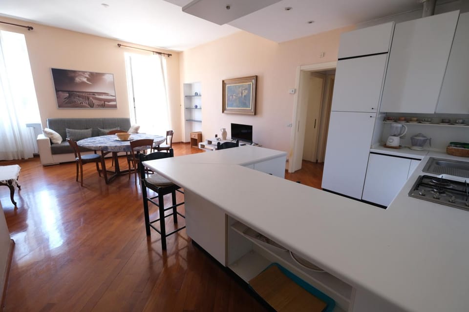 Kitchen or kitchenette, Living room, Seating area, Dining area, oven, stove