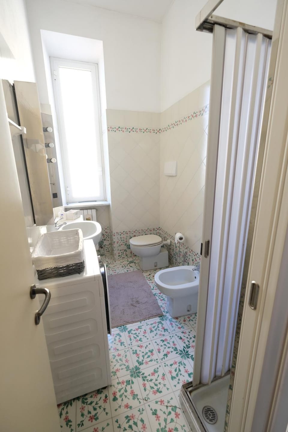 Shower, Toilet, Bathroom, bidet, towels