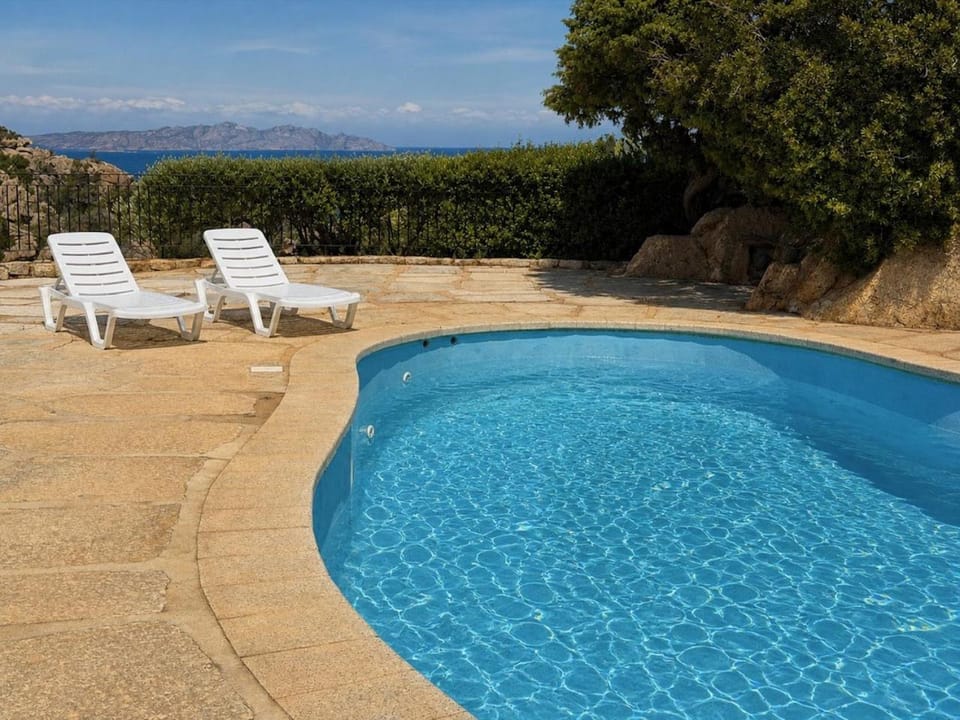 Swimming pool, sunbed
