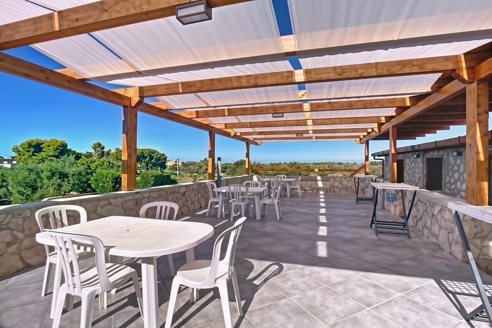 Property building, Balcony/Terrace, Living room