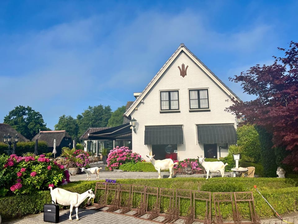 Port of Giethoorn Inn in Giethoorn