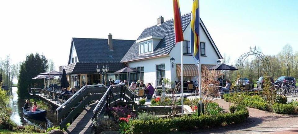 Port of Giethoorn Inn in Giethoorn