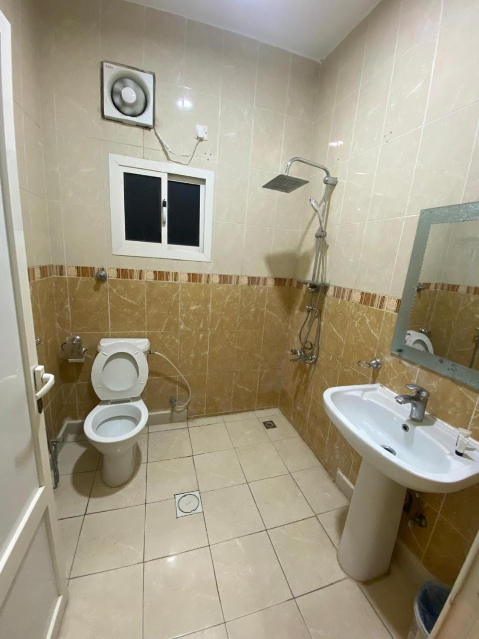 Shower, Toilet, bidet, towels