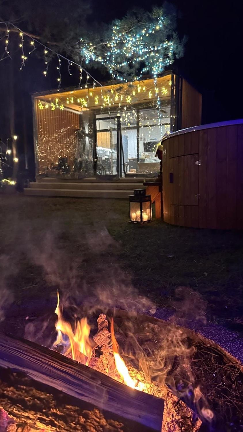 LEŚNY LUZ domek z jacuzzi w lesie nad jeziorem, duży taras, ognisko, gril, basen House in Poland
