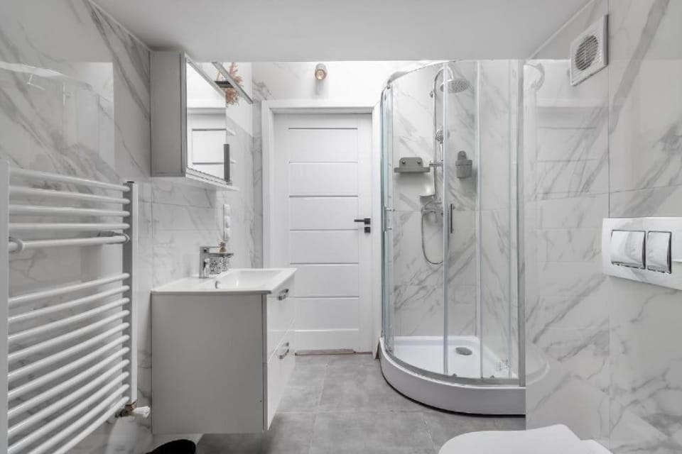 Shower, Bathroom, Bath, towels