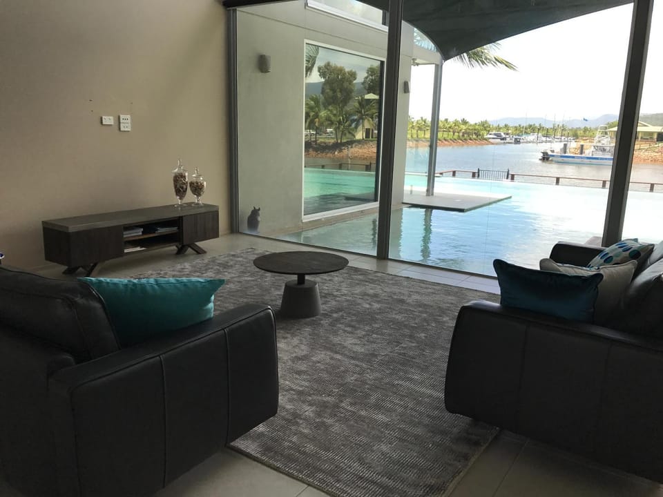 Mahi Mahi Hinchinbrook House in Cardwell