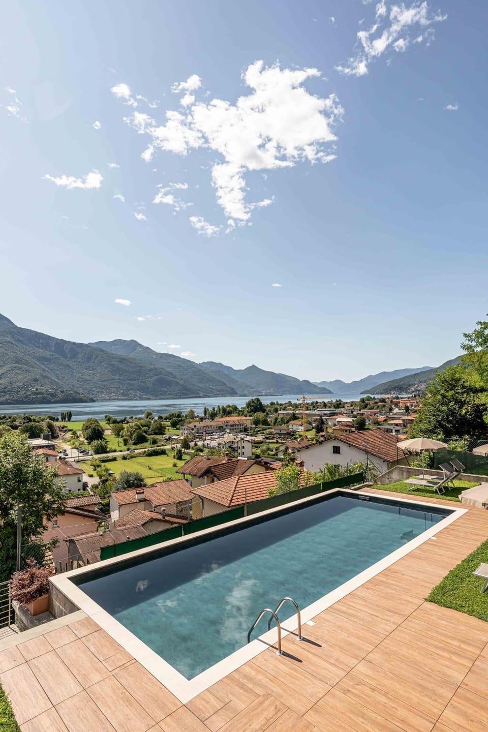 Lake view, Mountain view, Pool view, Swimming pool