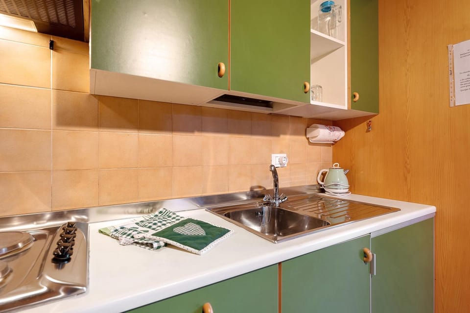 Kitchen or kitchenette, Living room