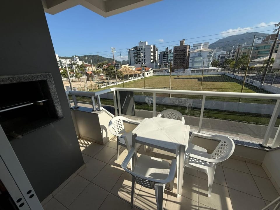 Cód 107 - Apartamento a 50m do mar em Palmas Apartment in Florianopolis