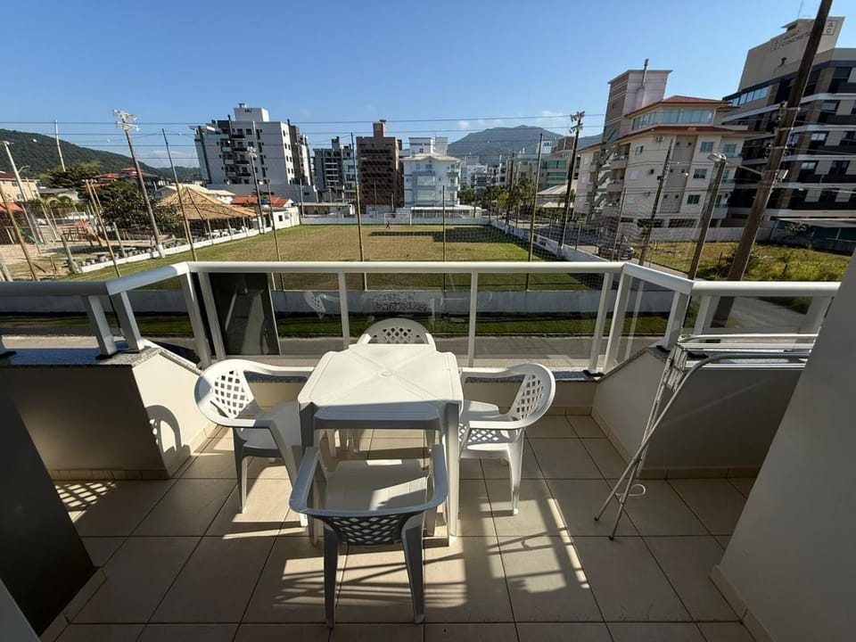 Cód 107 - Apartamento a 50m do mar em Palmas Apartment in Florianopolis