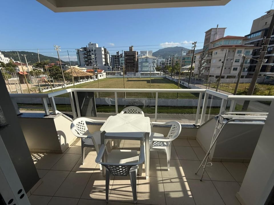 Cód 107 - Apartamento a 50m do mar em Palmas Apartment in Florianopolis
