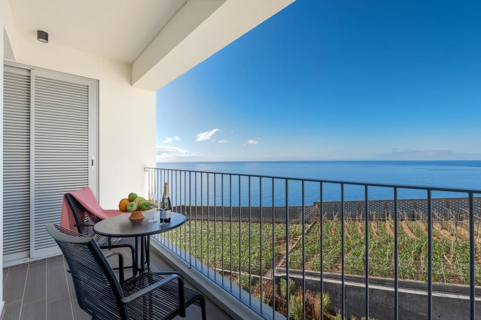View (from property/room), Balcony/Terrace, Sea view