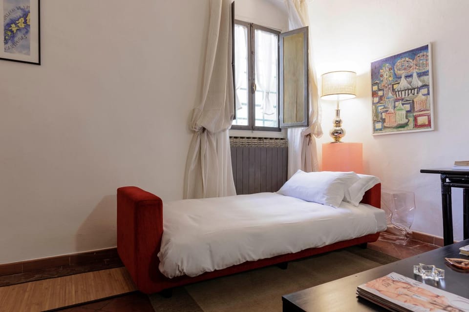 Bed, Living room