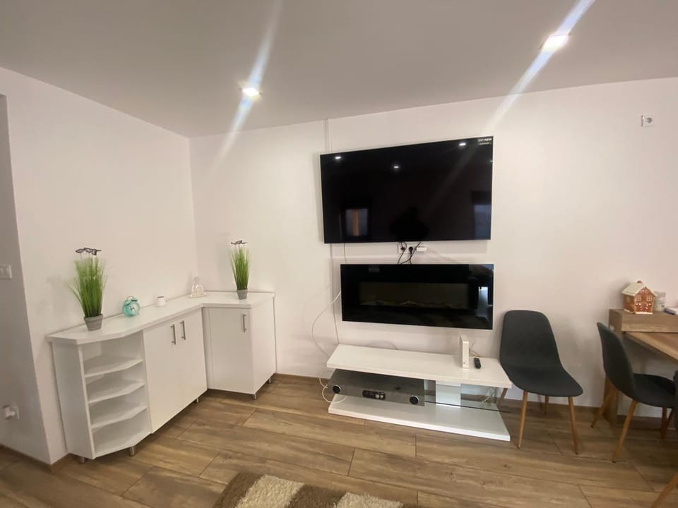 Communal lounge/ TV room, TV and multimedia, Living room