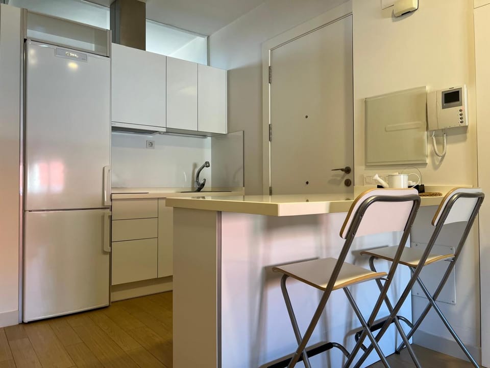 Kitchen or kitchenette, Dining area, oven, stove