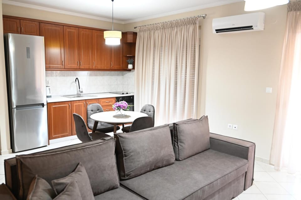 Seating area, Dining area, kitchen, air conditioner