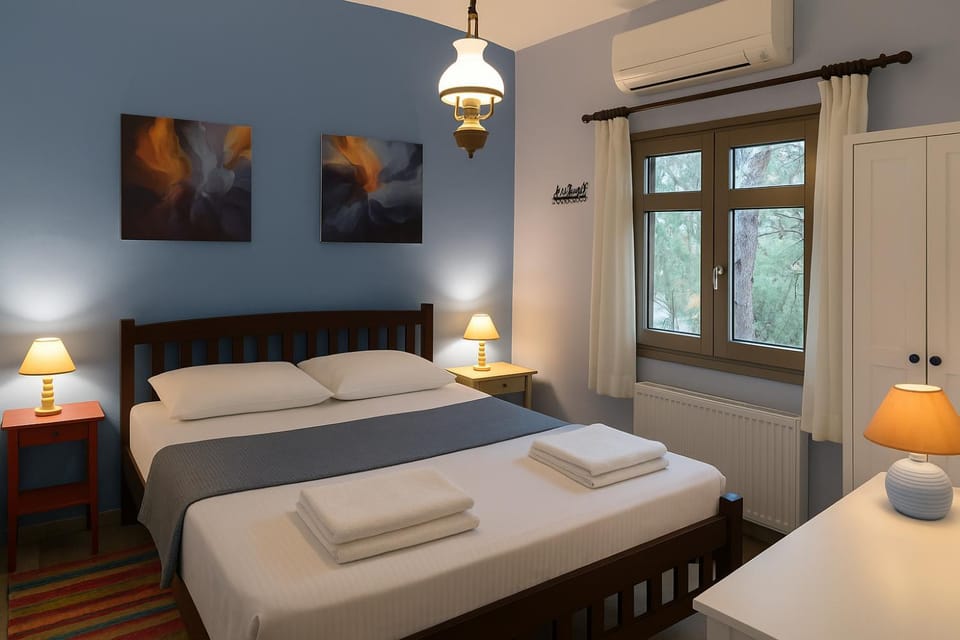 Bed, Photo of the whole room, Bedroom, towels, air conditioner