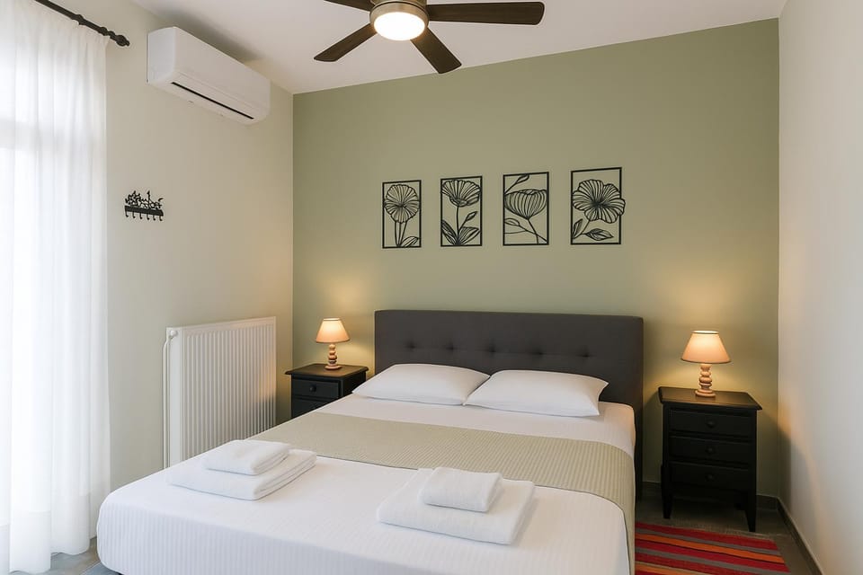 Bed, Photo of the whole room, Bedroom, towels, air conditioner