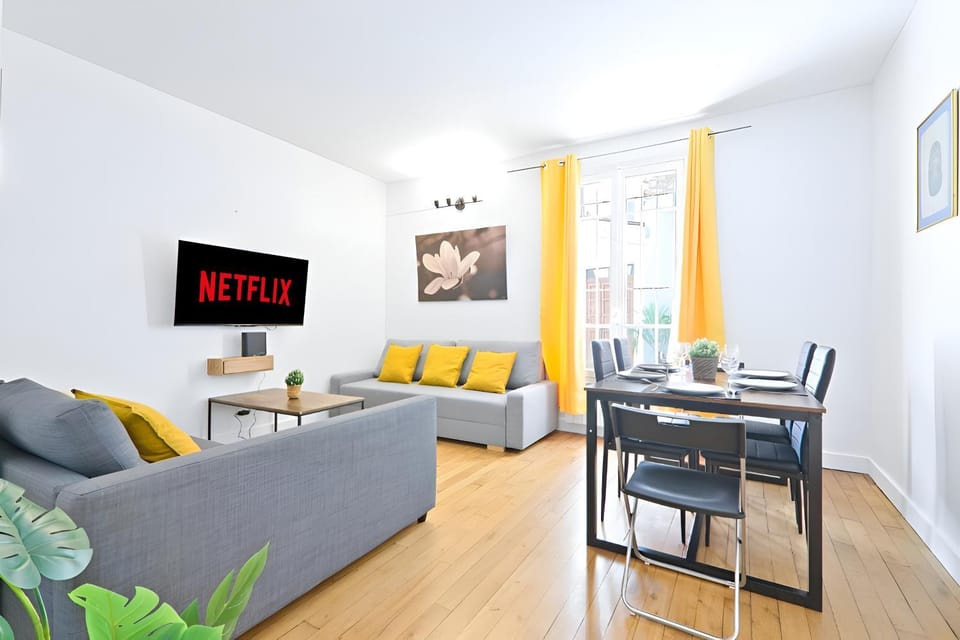Near Eiffel Tower Luxurious 1 Bedroom Apartment with Free Netflix Apartment in Paris