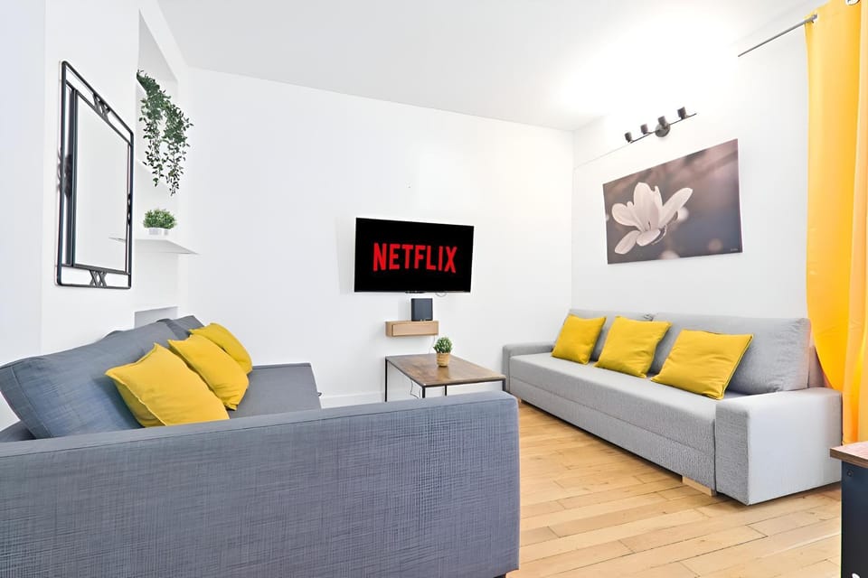Near Eiffel Tower Luxurious 1 Bedroom Apartment with Free Netflix Apartment in Paris