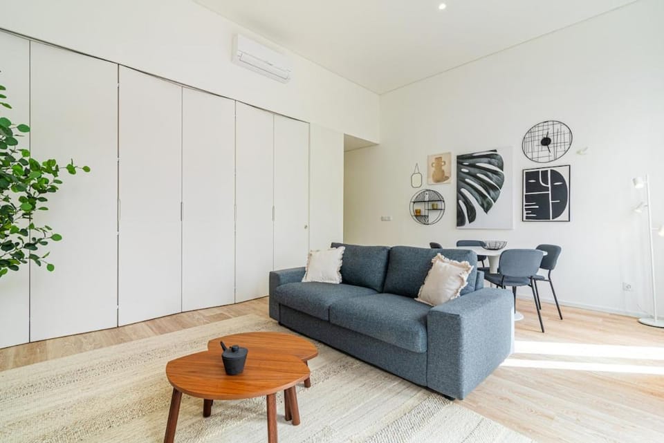 Living room, Seating area, air conditioner