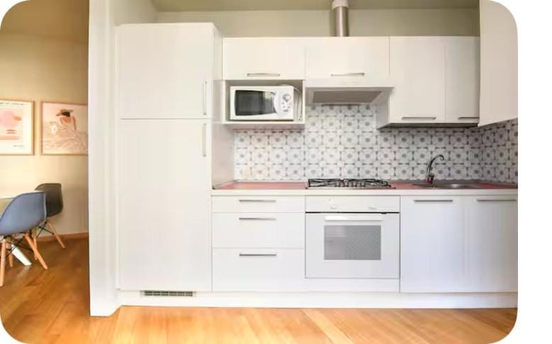 Kitchen or kitchenette, oven